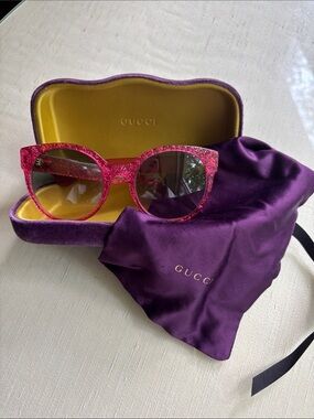 Gucci Glitter Pink Round Sunglasses
